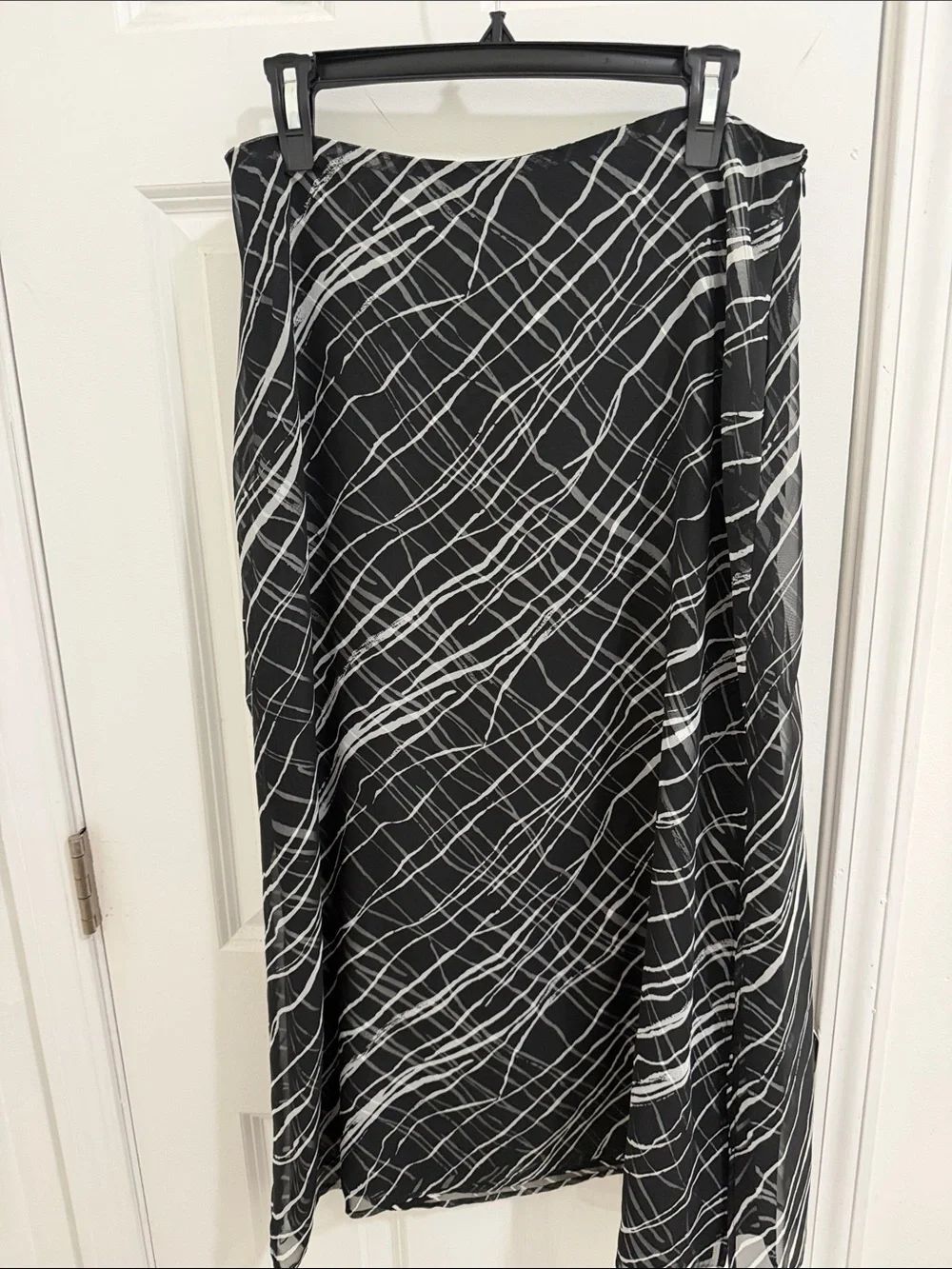 villager Black & White Abstract Print Midi Skirt Size 12